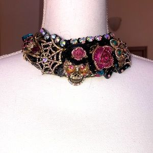 Betsy Johnson choker